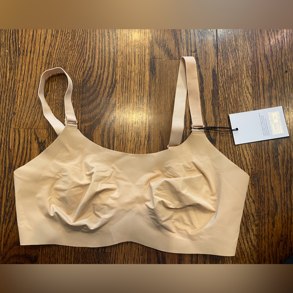 NWT Knix Evolution Wireless Reversible Bra Size 6 Beige/gray